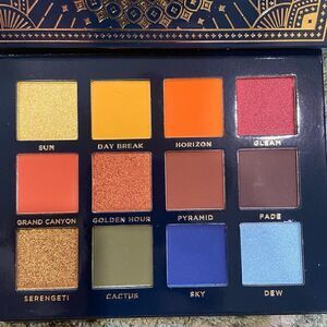 Ace Beaute Vintage Dawn Eyeshadow Palette NIB vibrant colors absolutely stunning